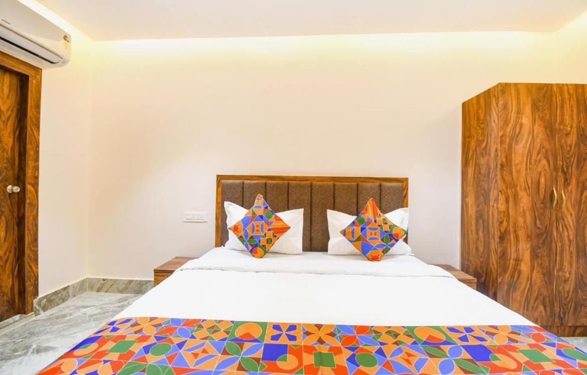 Hotel Whitehouse Ac Family Room Агра Экстерьер фото